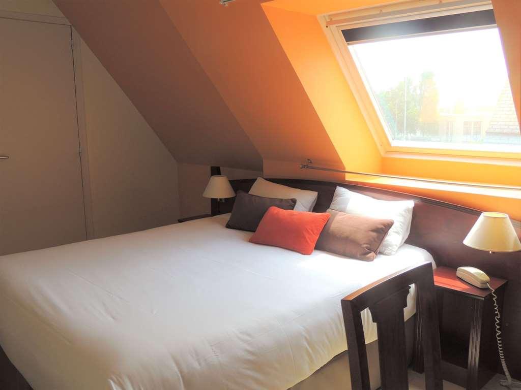 Hotel Crocus Caen Memorial Стая снимка