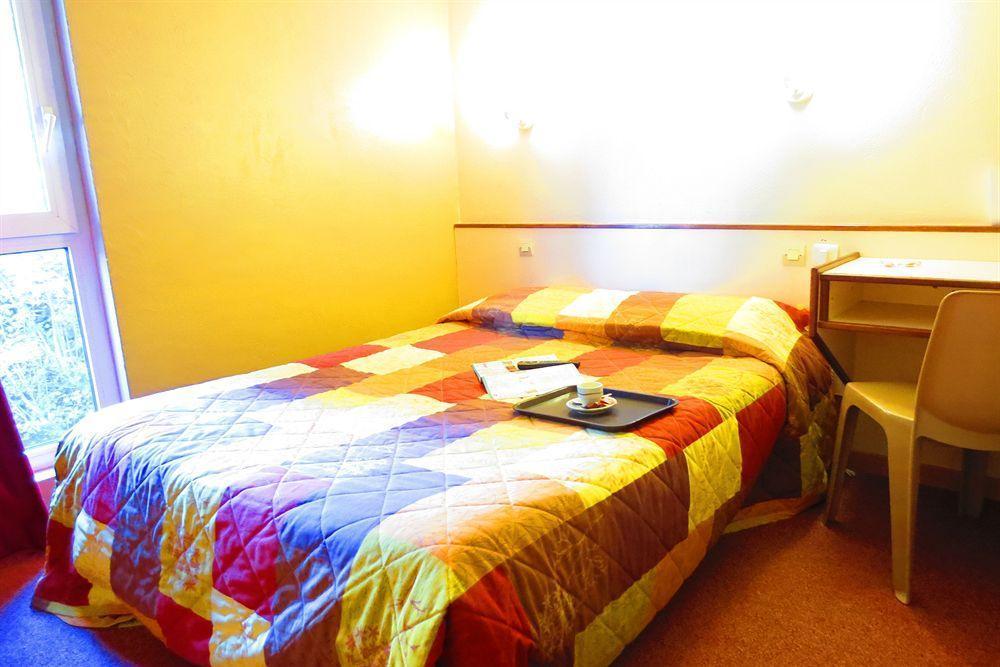 Hotel Crocus Caen Memorial Екстериор снимка