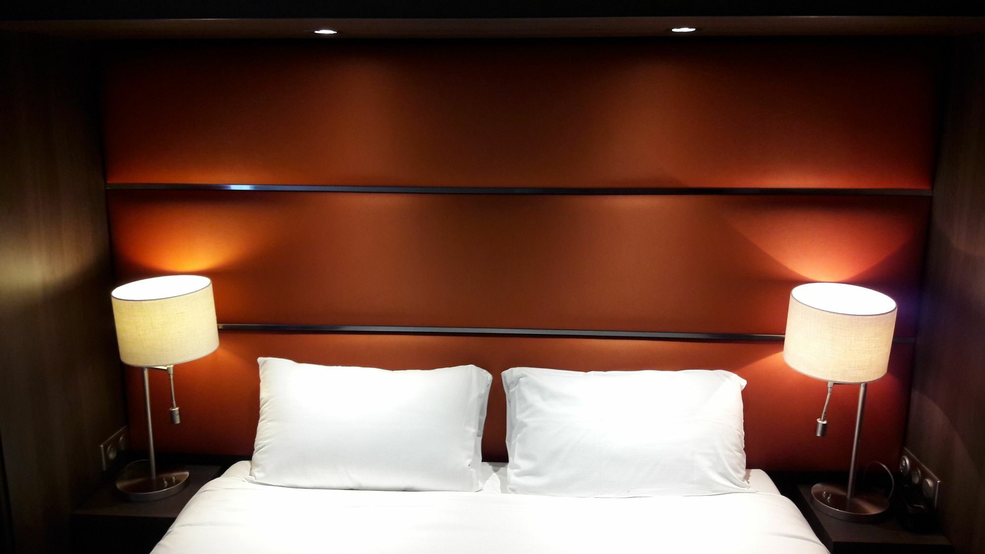 Hotel Crocus Caen Memorial Екстериор снимка